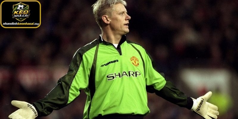 VAR gây bão, Schmeichel công kích Arsenal
